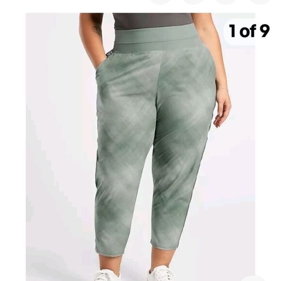 Athleta Nolita Slim Tapered Printed Crop pant In Green size 24 NWT - Picture 1 of 4